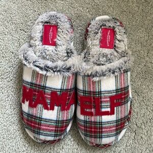 Wondershop Mama Elf Slippers 5-6 size